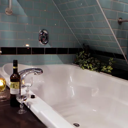 De Kapiteinshut Aan De Rivier Met Xl Ligbad En Sauna *