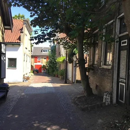 Apartament De Kapiteinshut Aan De Rivier Met Xl Ligbad En Sauna