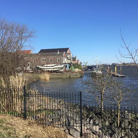 De Kapiteinshut Aan De Rivier Met Xl Ligbad En Sauna * Lekkerkerk