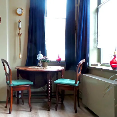 De Kapiteinshut Aan De Rivier Met Xl Ligbad En Sauna