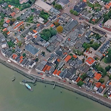 Apartmán De Kapiteinshut Aan De Rivier Met Xl Ligbad En Sauna *