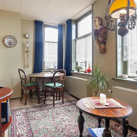De Kapiteinshut Aan De Rivier Met Xl Ligbad En Sauna Apartment Lekkerkerk