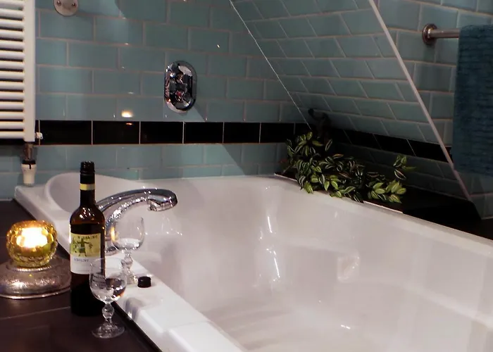 De Kapiteinshut Aan De Rivier Met Xl Ligbad En Sauna *