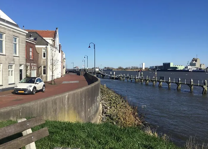 Apartamento De Kapiteinshut Aan De Rivier Met Xl Ligbad En Sauna