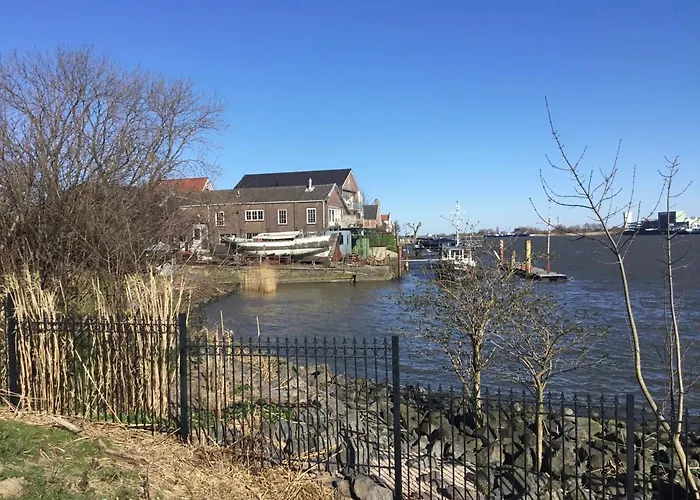 De Kapiteinshut Aan De Rivier Met Xl Ligbad En Sauna * Lekkerkerk