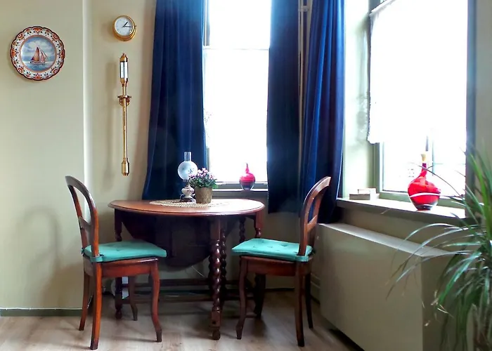 De Kapiteinshut Aan De Rivier Met Xl Ligbad En Sauna