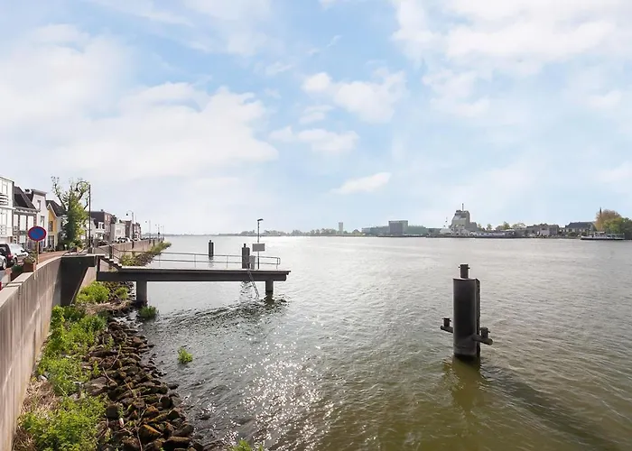 De Kapiteinshut Aan De Rivier Met Xl Ligbad En Sauna * レッケルケルク