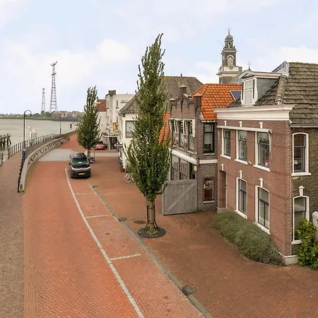 De Kapiteinshut Aan De Rivier Met Xl Ligbad En Sauna