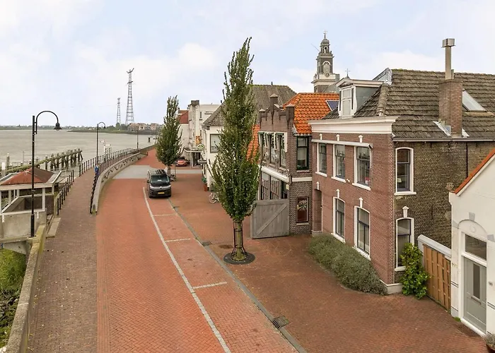 De Kapiteinshut Aan De Rivier Met Xl Ligbad En Sauna