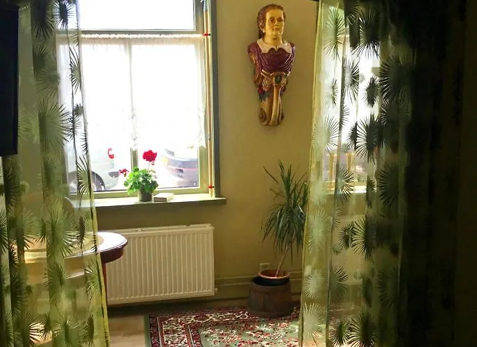 De Kapiteinshut Aan De Rivier Met Xl Ligbad En Sauna Daire