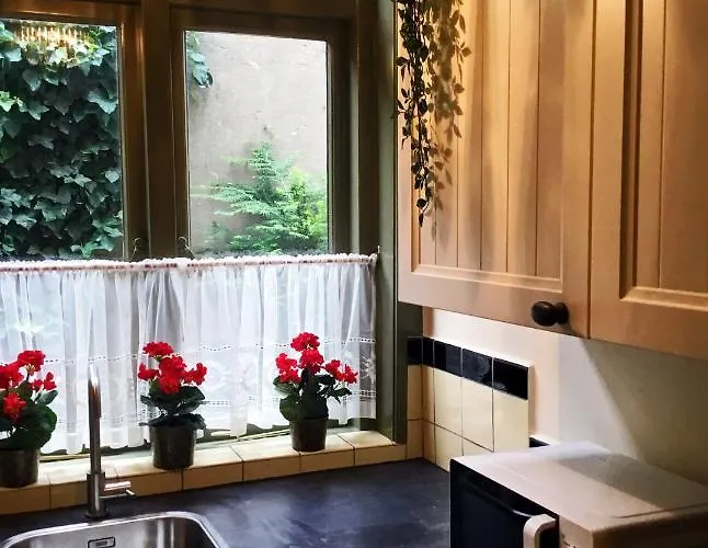 De Kapiteinshut Aan De Rivier Met Xl Ligbad En Sauna