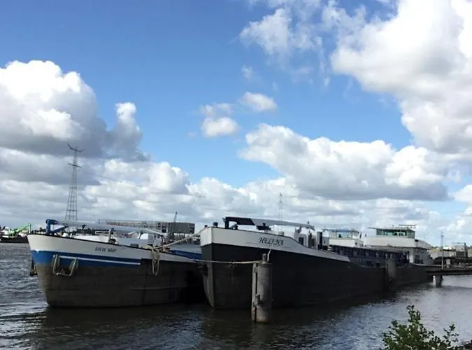 De Kapiteinshut Aan De Rivier Met Xl Ligbad En Sauna Daire